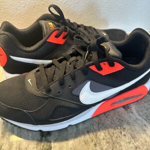 BRAND NEW Nike Men’s AirMax